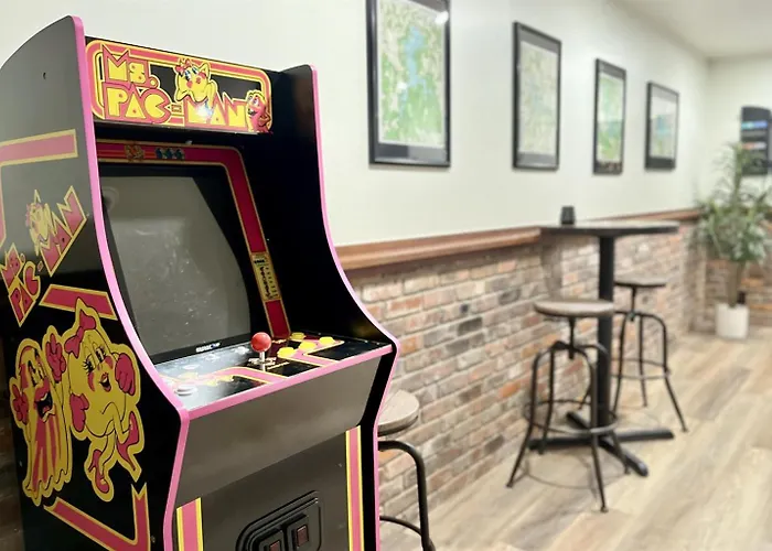 Shuffleboard, Bar, & Ev Charger Landhaus *