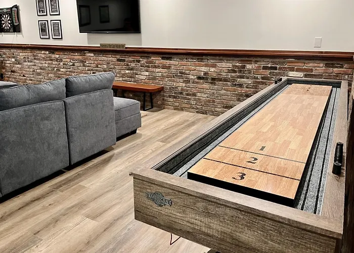 Shuffleboard, Bar, & Ev Charger Landhaus Carbondale