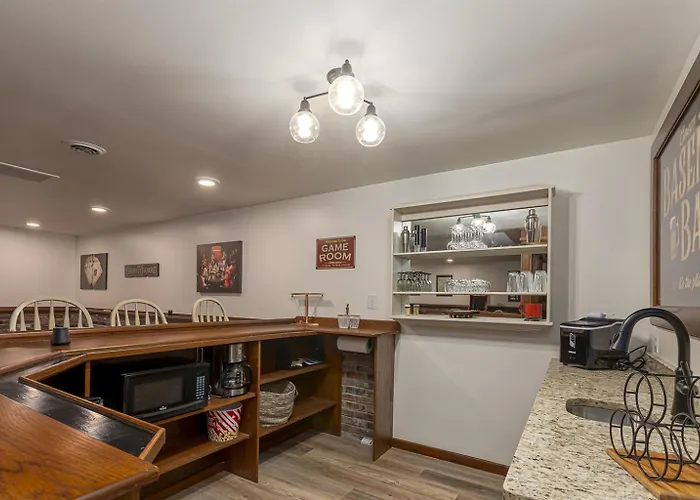 Shuffleboard, Bar, & Ev Charger Landhaus